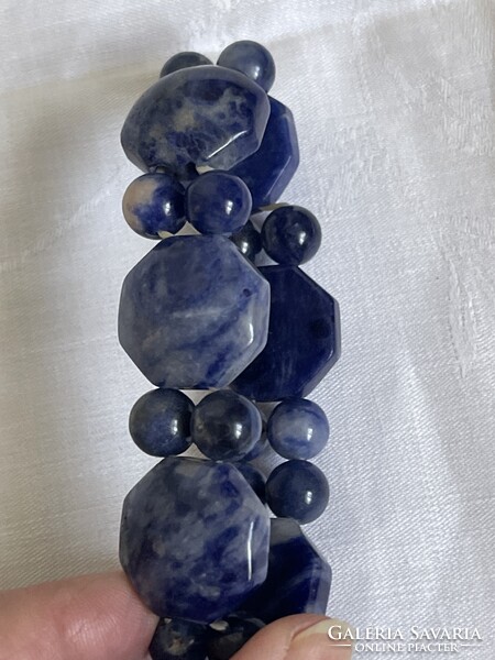 Gyönyörűséges vagány valódi lápisz-lazuri kárkötő.