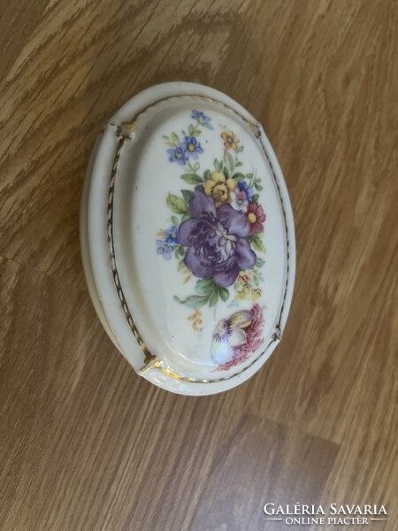 Zsolnay régi ovális porcelán virágos bonbontartó.