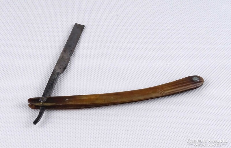 1X431 Antik jelzett szaru nyelű borotva bőr tokban