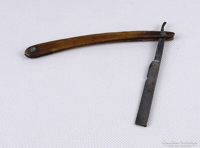 1X431 Antik jelzett szaru nyelű borotva bőr tokban