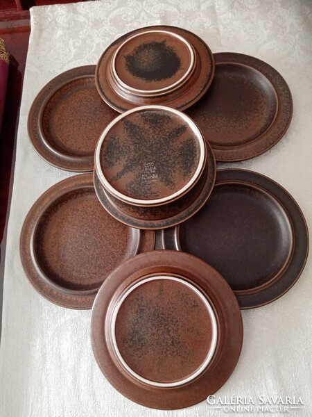 7 db skandináv / finn  Arabia Finland barna Ruska kerámia reggeliző:  6  tányér és 1  tál