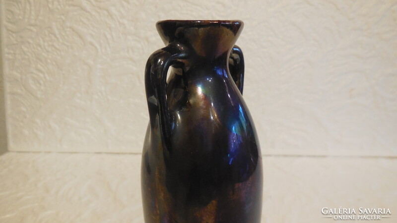 Zsolnay  kétfülű kisváza , kékes - zöldes  lilás eozin árnyalatokkal , nem javított  nem restaurált