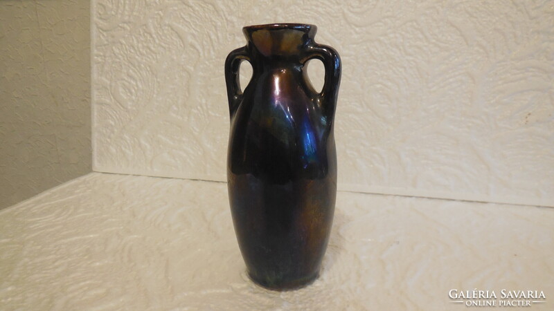 Zsolnay  kétfülű kisváza , kékes - zöldes  lilás eozin árnyalatokkal , nem javított  nem restaurált