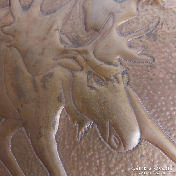 Vintage réz fali kép, jávorszarvas farkasokkal viaskodik, vadász téma, Kb 1960-es évek