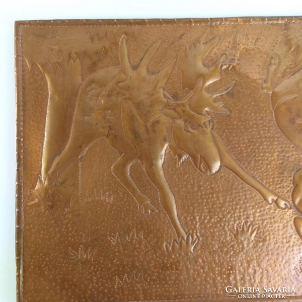 Vintage réz fali kép, jávorszarvas farkasokkal viaskodik, vadász téma, Kb 1960-es évek