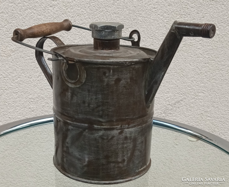 Katonai  veterán olajos kanna 1947 . Alkudható.
