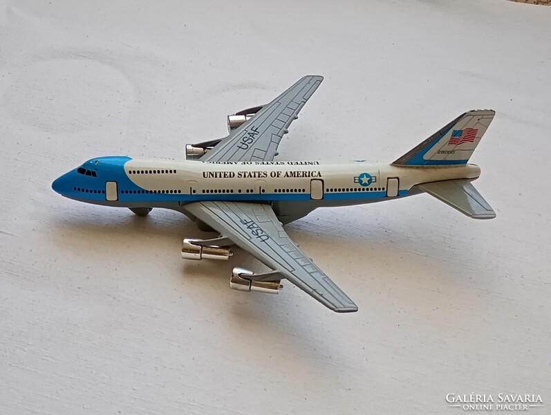 Játék repülőgép Boening 747 Jumbo Jet nyitható ajtókkal 29x16x6cm lendkerekes fém retro
