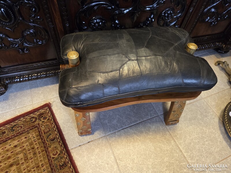 Régi bőrpárnás tevenyereg ülőke