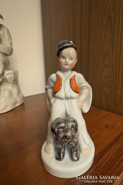 Herendi porcelán fiú puli kutyával