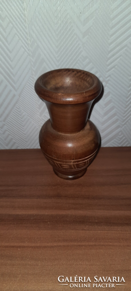 Faragott fa mini váza dísz 10 cm
