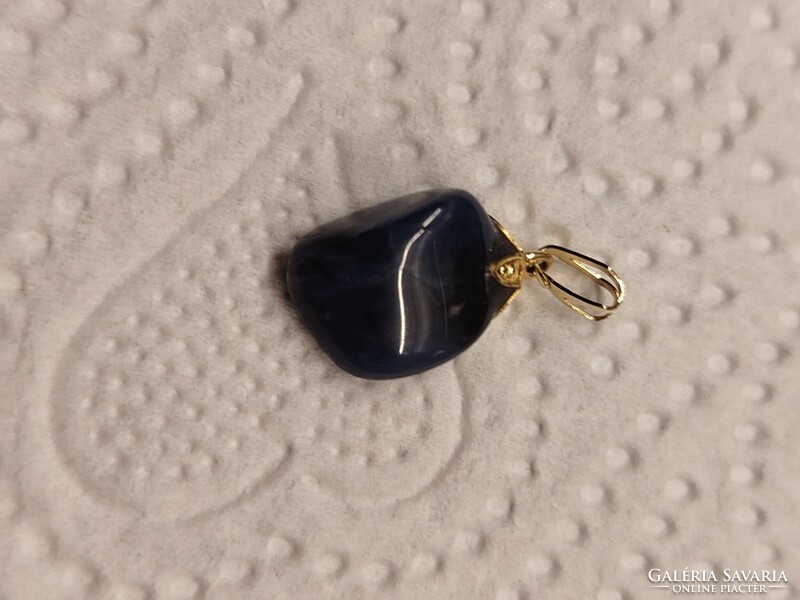 Kèk köves medàl arany szerelèkkel?