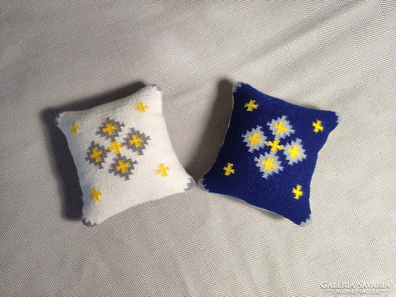 'ÉJFÉLI NAPSÜTÉS' kézzel szőtt díszpárna garnitúra kézzel festett gyapjú fonalból