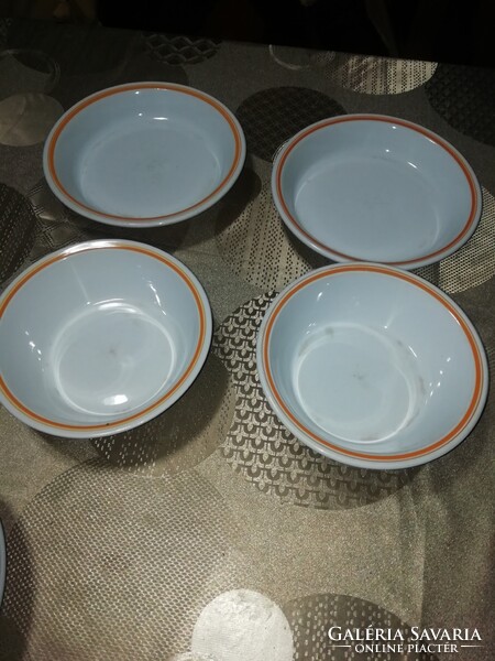 Alföldi menzás vegyes porcelánok 4 db sárga a képeken látható állapotban.Akció Aukció több száz term