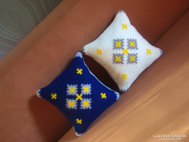 'ÉJFÉLI NAPSÜTÉS' kézzel szőtt díszpárna garnitúra kézzel festett gyapjú fonalból