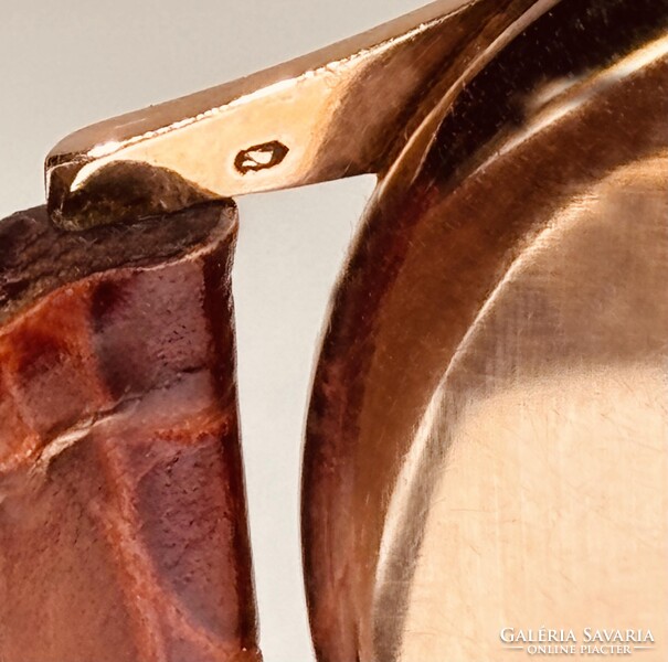 Gyűjteményből hibátlan Arany 14 K Doxa, gyári doboz, Hírsh szíj pontos 36 mm k.n. netto 8.5 gr arany