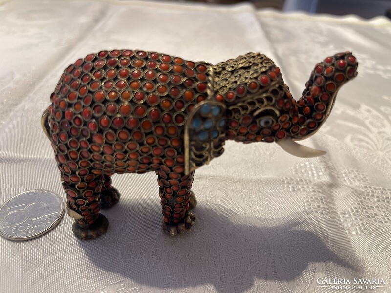 Csodás Kinai szerencse hozó amulett valódi korall és türkisz kövekkel.