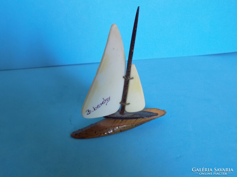 Balatonberény emlék vitorláshajó, retró Balatoni emlék hajó