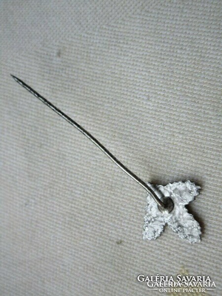 RÉGI FÉM VADÁSZJELVÉNY KITŰZŐ (1)