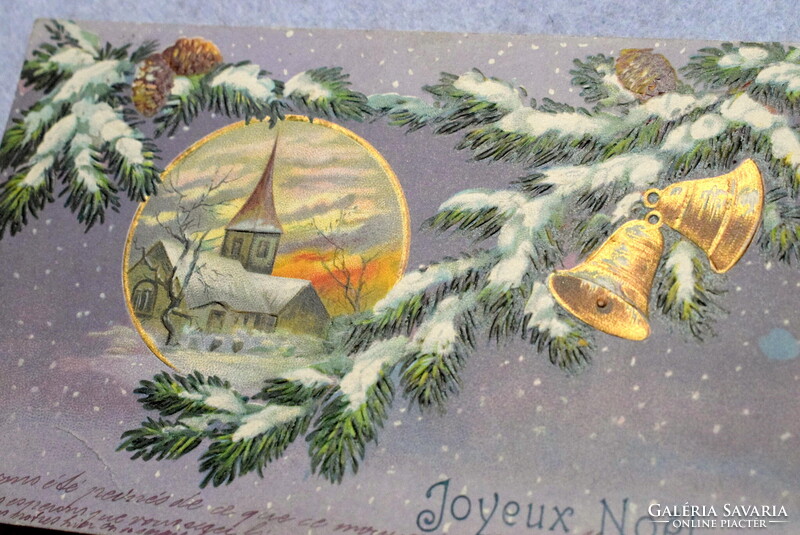 Antik dombornyomott Karácsonyi képeslap  - havas fenyőág , téli táj ,arany harang