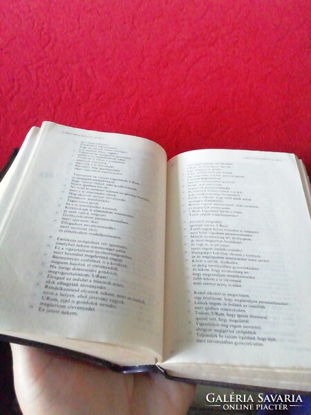 Biblia  ökumenikus fordítás  Budapest 1975.  Nagyon jó állapotú