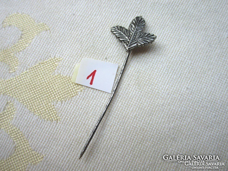 RÉGI FÉM VADÁSZJELVÉNY KITŰZŐ (1)