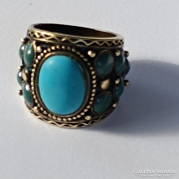 17,5 mm átmérőjű dekoratív réz gyűrű türkiz színű kövekkel