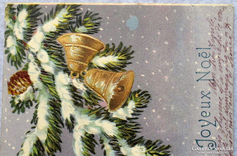 Antik dombornyomott Karácsonyi képeslap  - havas fenyőág , téli táj ,arany harang
