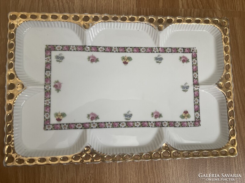 Antik Bécsi áttört szélű aranyozott porcelán tálca.
