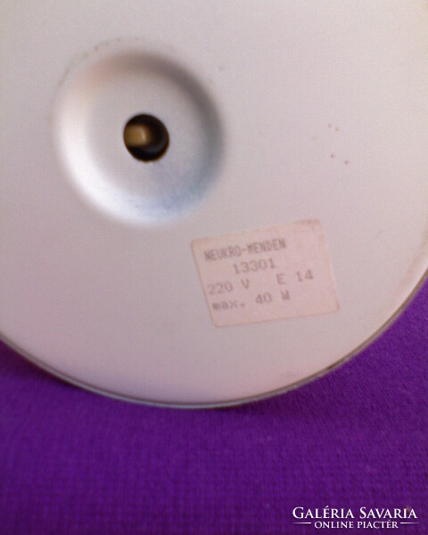 Tulipános romantikus asztali lámpa szirom alakú lámpaburával