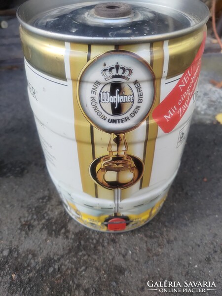 Warsteiner sörös hordó