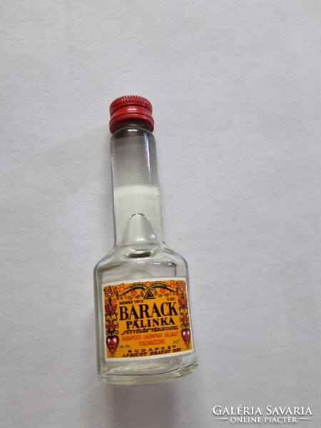Barackpálinka "Fütyülős" védjeggyel - mini retro ital