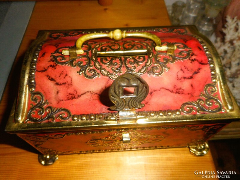 Antik fémdoboz persely (festett, dombornyomott)