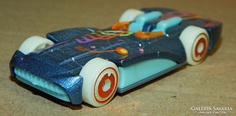 Hot Wheels -- Chevroletor -- hibátlan kisautó -- gyűjteményből !