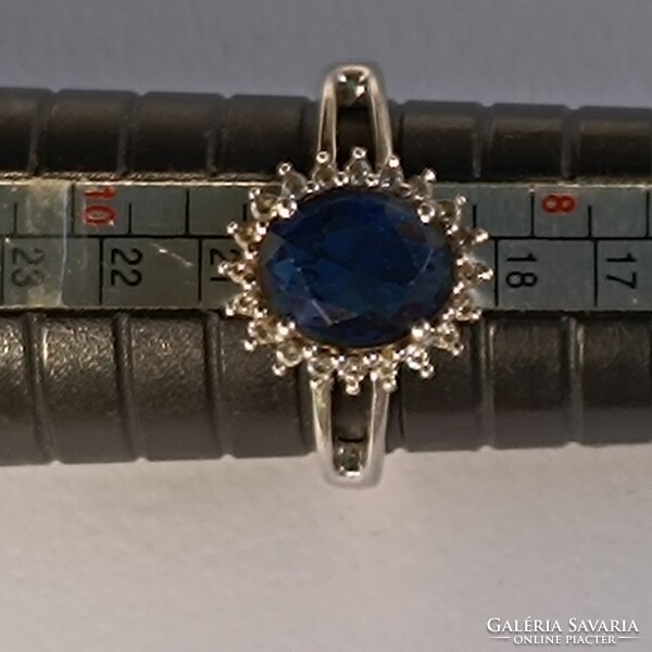Ezüst gyűrű, kék kővel