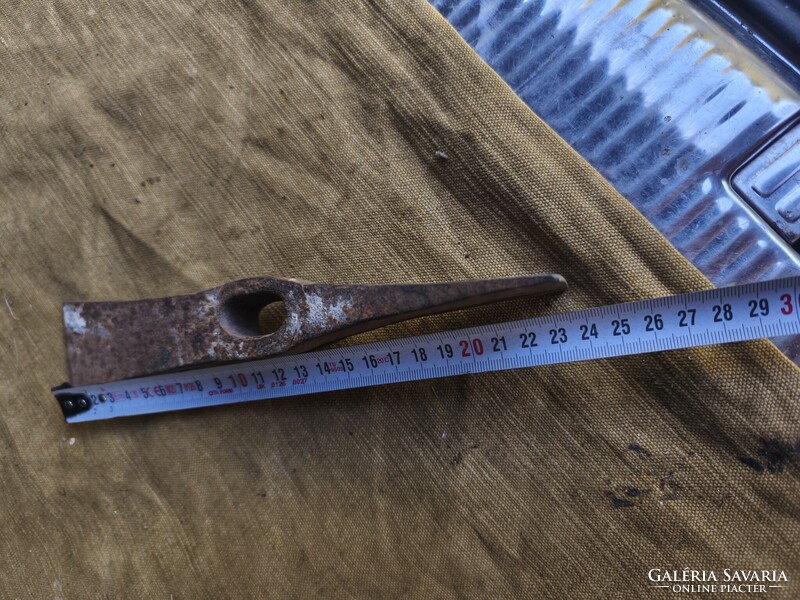 Szőlészeti kereszt csákány