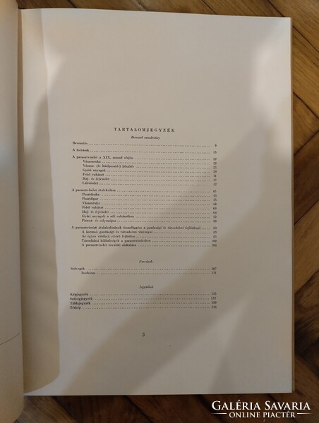 Kresz Mária: Magyar parasztviselet