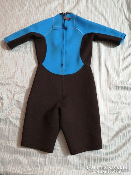 5-6 évesnek  neoprén fürdőruha, úszóruha