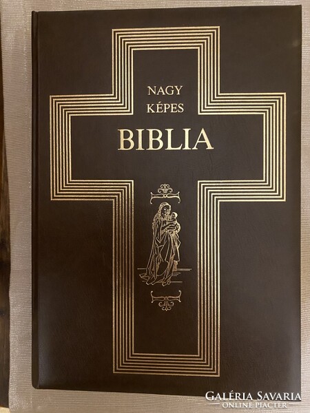 Nagy képes Biblia. Bp., [1972], Díszes műbőr kötésben, aranyozott lapszélekkel, kitűnő állapotban