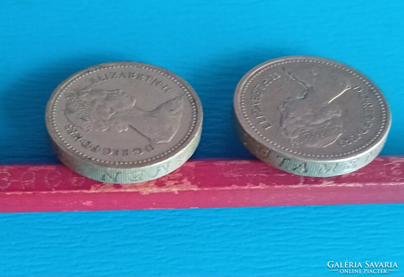 2 db  ritka angol Font , 1983  évi , egyiken fordított peremírat