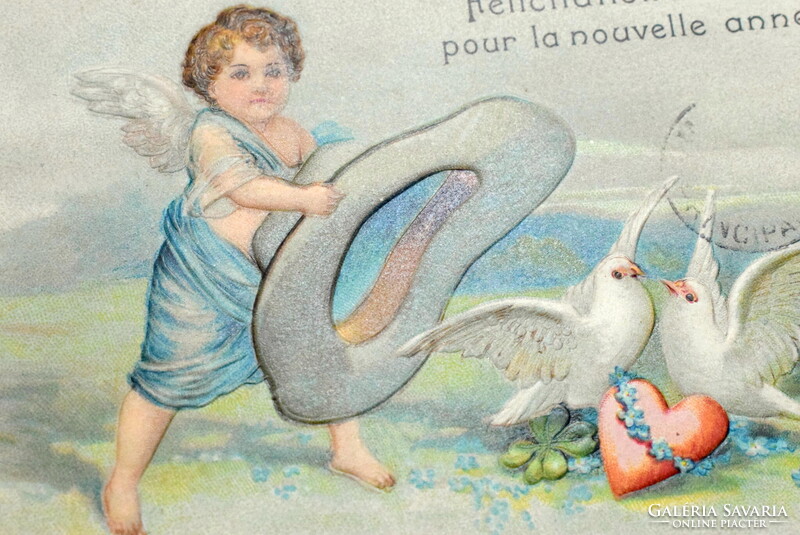 Antik dombornyomott Újévi üdvözlő képeslap -  angyalka kalappal ,  galambok . 4levelű lóhere