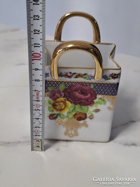 Porcelán rózsás dísztárgy