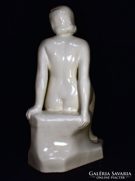 XX. sz. első fele magyar szobrász : PADON ÜLŐ AKT