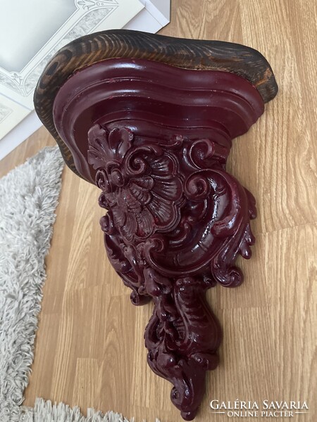 Nagy méretű, gyönyörű fali konzol bordó, dög-nehéz szerintem valami beton.