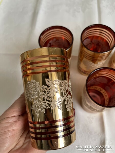 6 db nagyon szép dúsan aranyozott domború rózsákkal üveg pohár boros.