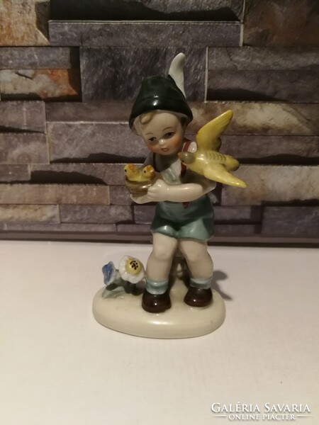 Porcelán fiú madarakkal Fasold & Stauch!