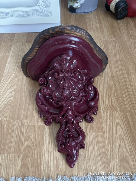 Nagy méretű, gyönyörű fali konzol bordó, dög-nehéz szerintem valami beton.