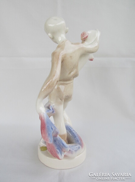 Jihokera kerámia papírsárkányt eregető fiú