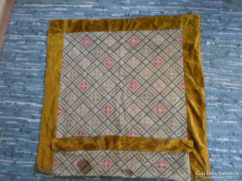 Antik faliszőnyeg, falikárpit terítő, hímzett 105 * 105 cm