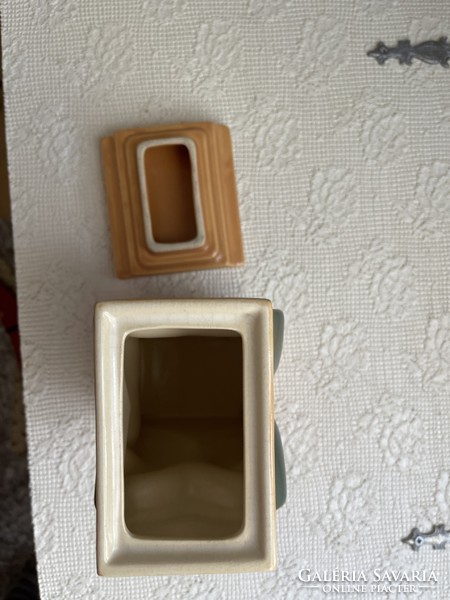 Fajansz fűszertartó nagy különleges forma.