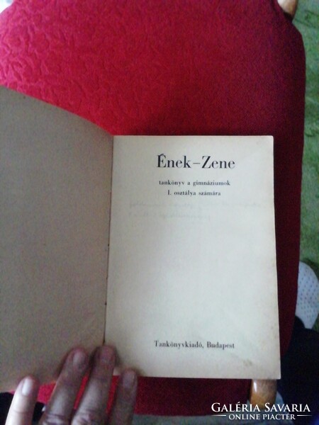 Régi Ének-zene a gimnáziumok  1.  osztálya számára  1966. Tankönyvkiadó .  nagyon jó állapotú